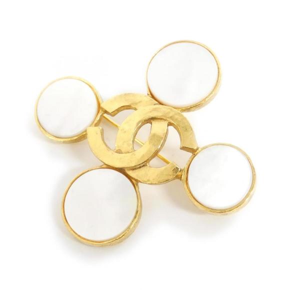 CHANEL White Brooch - Picture 1 of 3